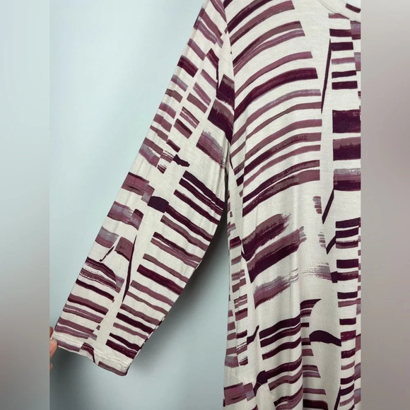 LOGO by Lori Goldstein Purple Cream Printed Top with Lace Hem and Pockets‎ - Picture 4 of 9